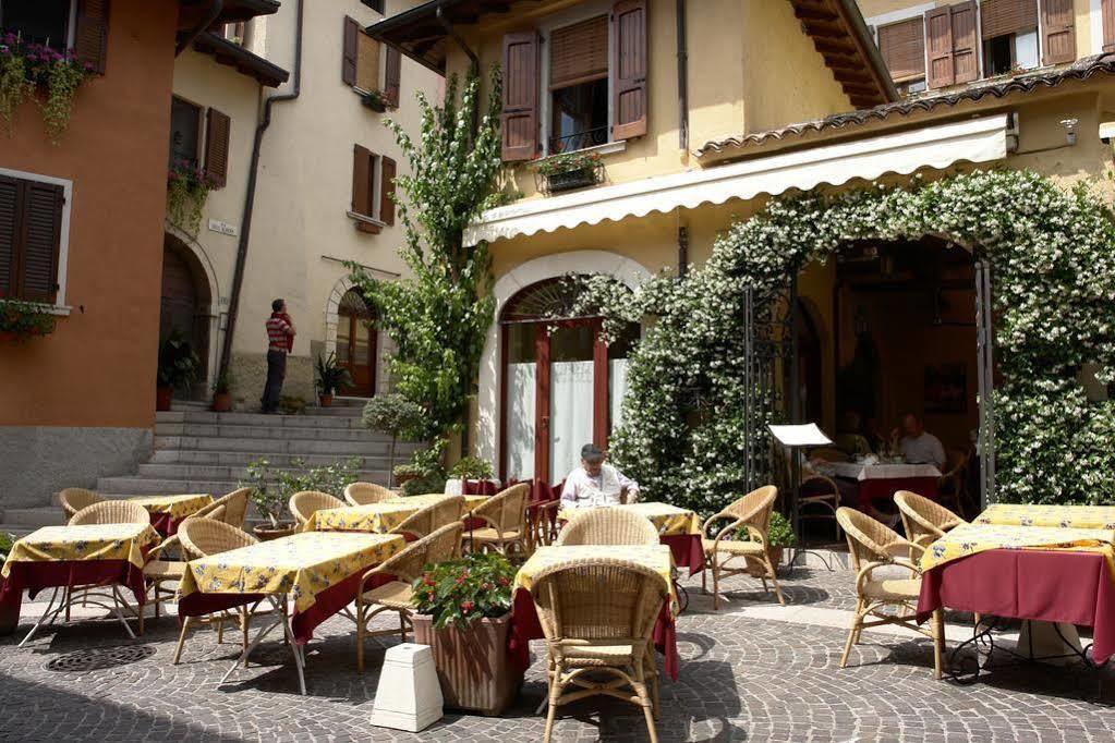 Locanda Agli Angeli Гардоне Ривера Екстериор снимка